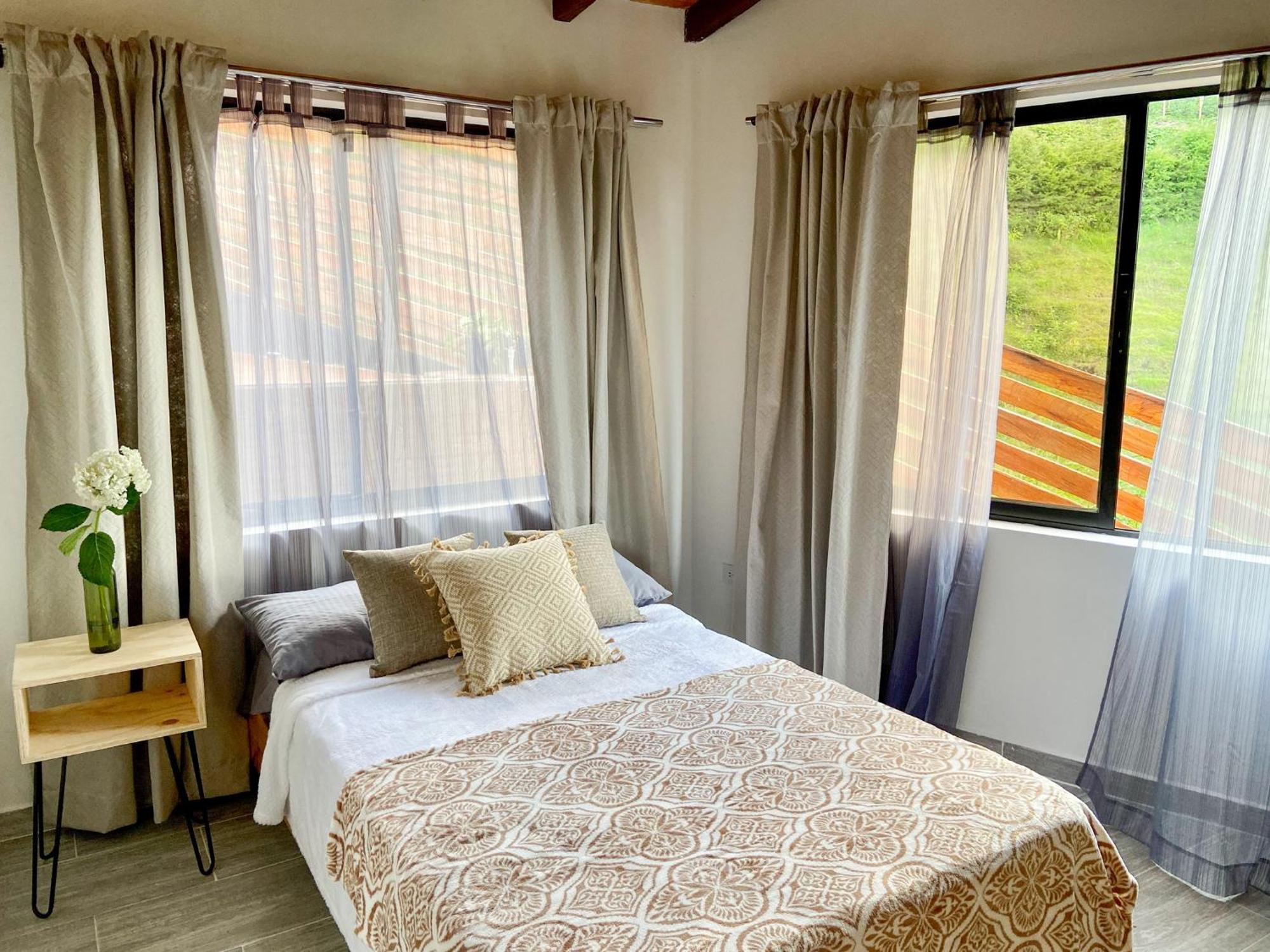 Cabanas Con Jacuzzi Y Chimenea - Casa Floral, מרינייה מראה חיצוני תמונה